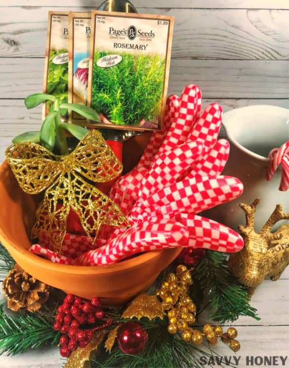 5 crazy cheap christmas gift baskets from the dollar store under $10 5 Crazy Cheap Christmas Gift Baskets From the Dollar Store Under $10