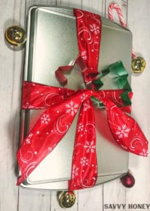 5 crazy cheap christmas gift baskets from the dollar store under $10 5 Crazy Cheap Christmas Gift Baskets From the Dollar Store Under $10