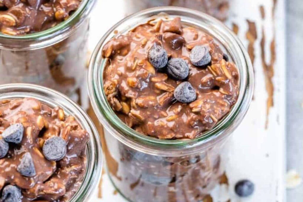 Chocolate oats in jars.