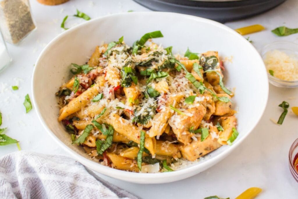 Pasta with chicken in a bowl.