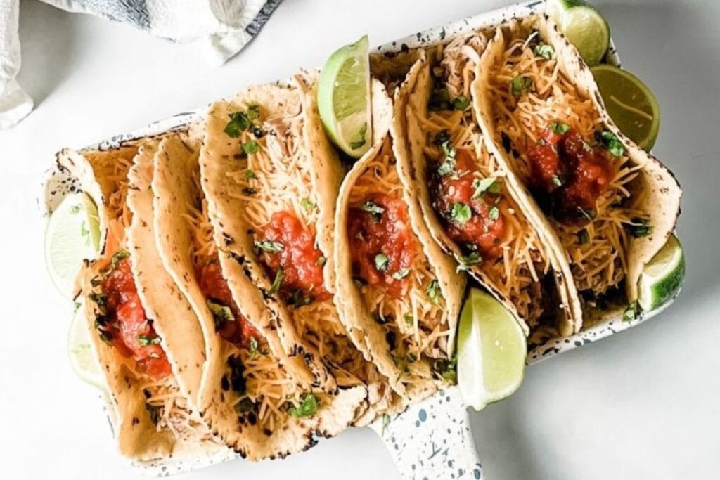 Tacos with chili and chicken.