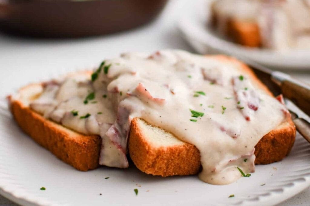Toast with beef and sauce.