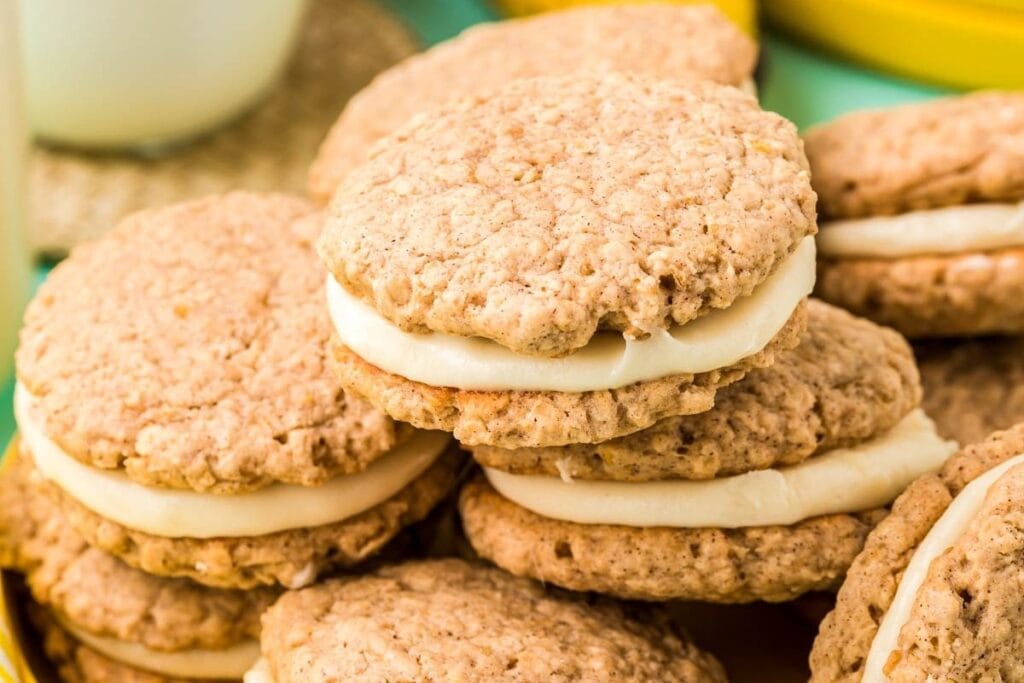 Oatmeal cream pies with filling.