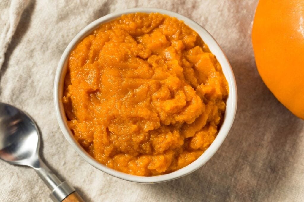 A bowl of pumpkin puree.