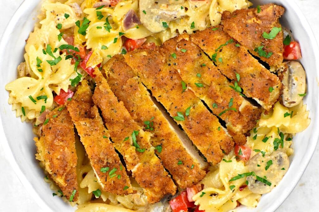 Pasta with chicken.