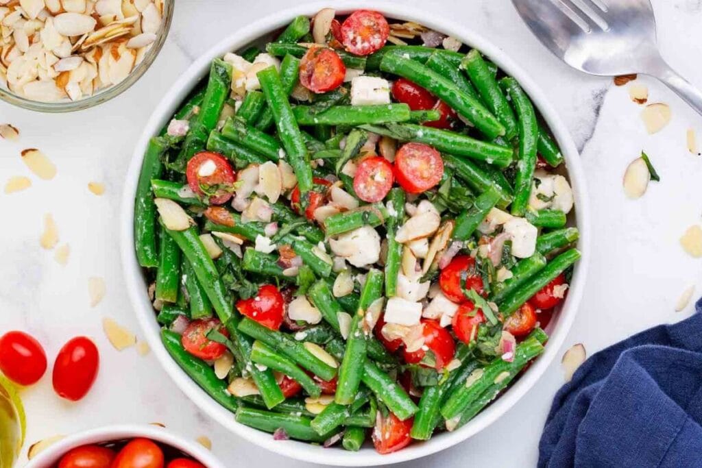 A bowl of green bean salad.