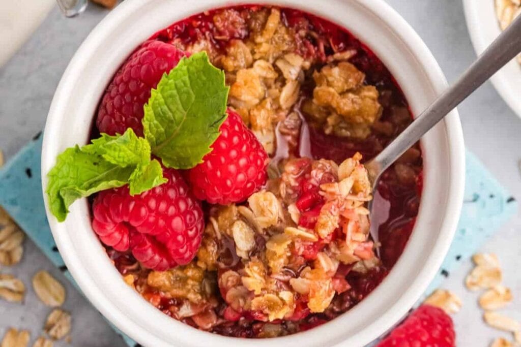 Raspberry crisp in bowl.