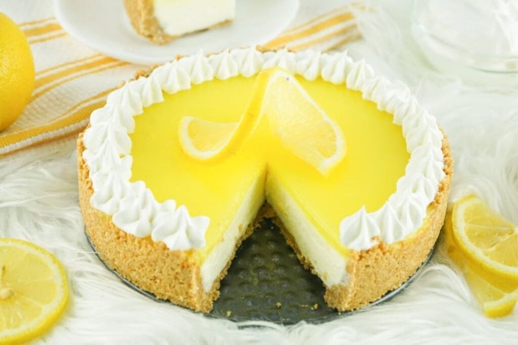 Lemon cream cheese with slice.