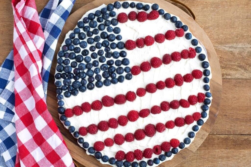 Fruit pizza with cloth.