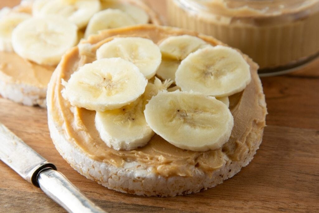Peanut butter and banana on rice cakes.