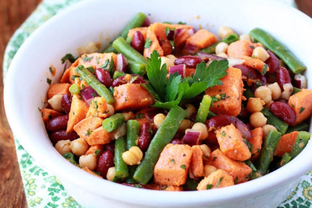 A bowl of three bean salad.