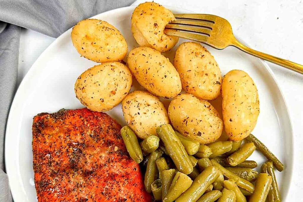 Fried potatoes on a plate.