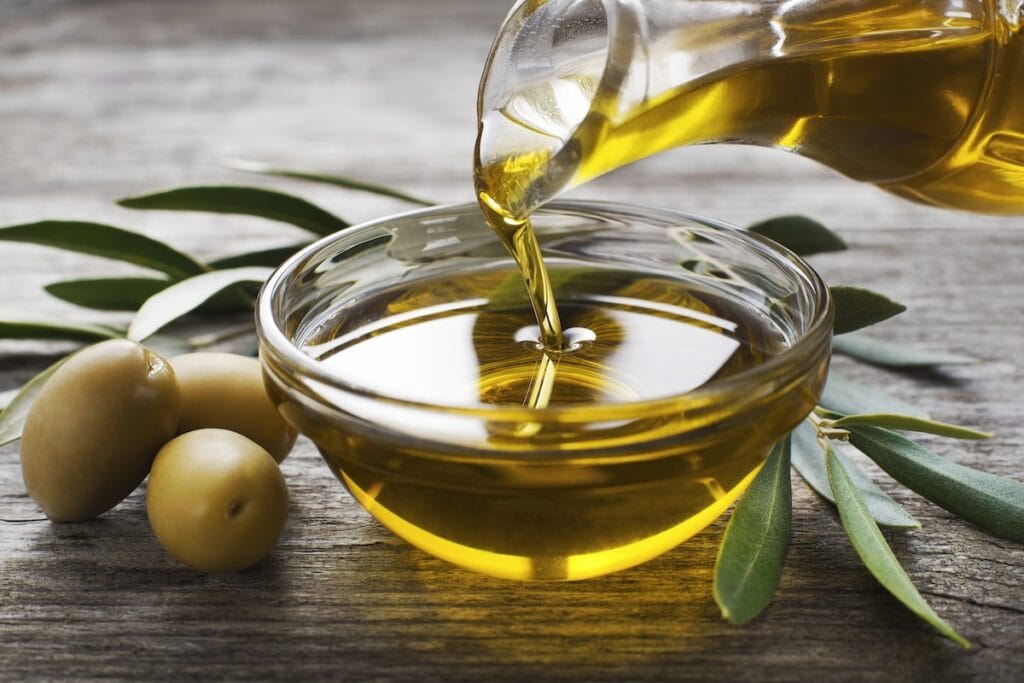 A bowl of oil.