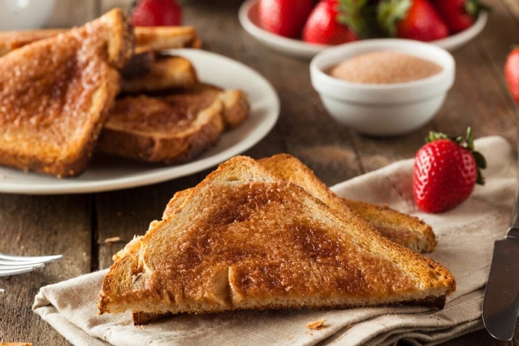 Toasts with cinnamon and sugar.