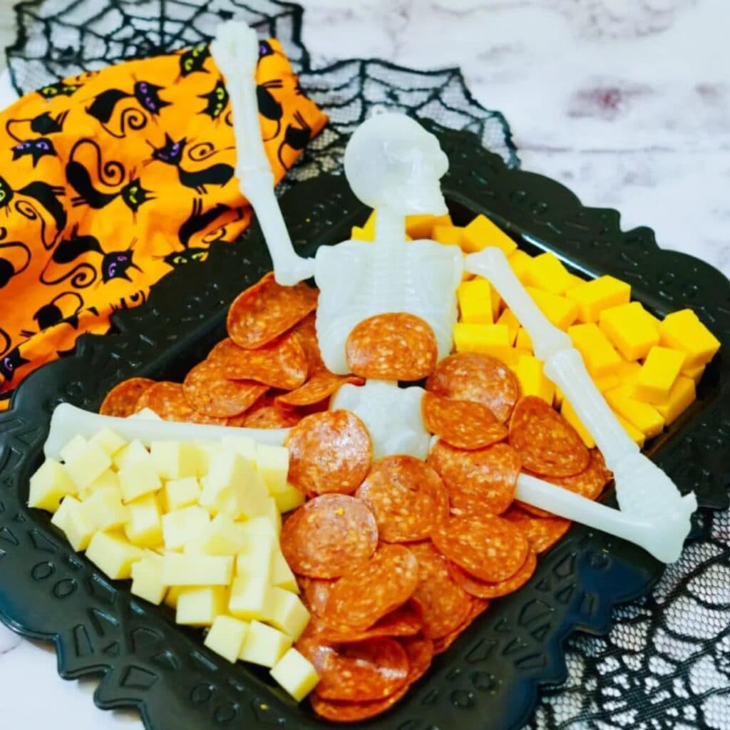 Skeleton charcuterie board for Halloween.