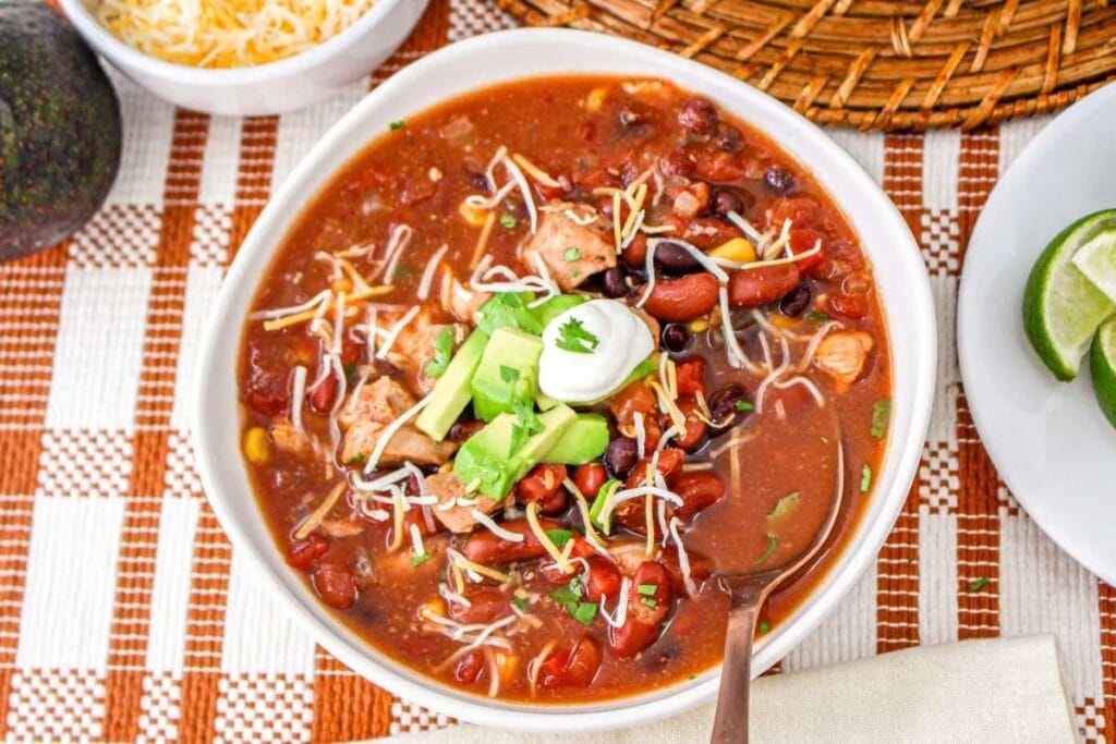 A bowl of chicken chili.