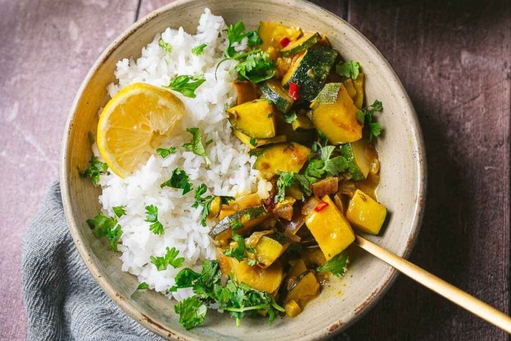 A bowl of zucchini curry.