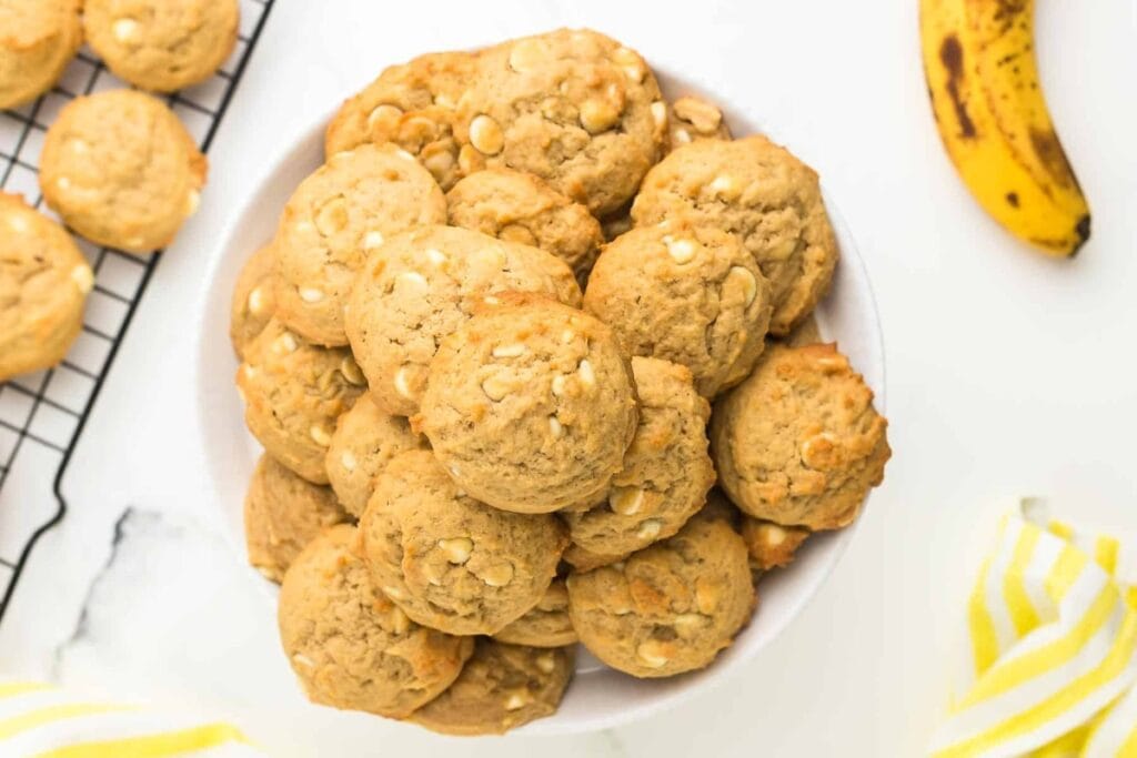 Stack of banana pudding cookies on a round white plate.
