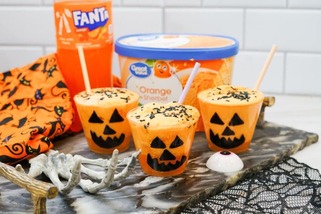 Jack o lantern in cups.
