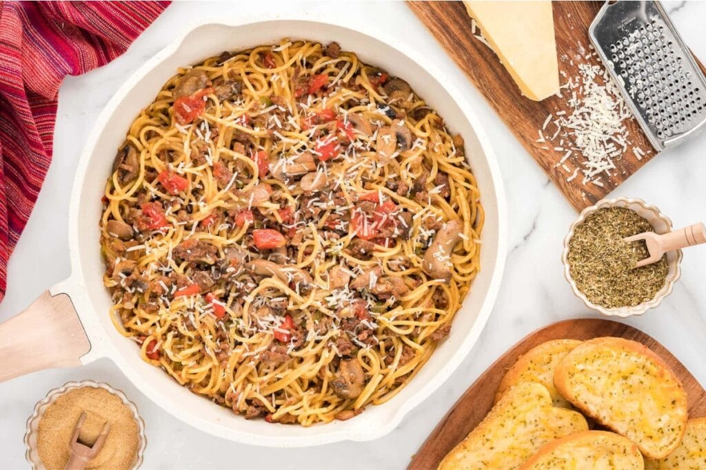 Spaghetti cooked in one skillet.