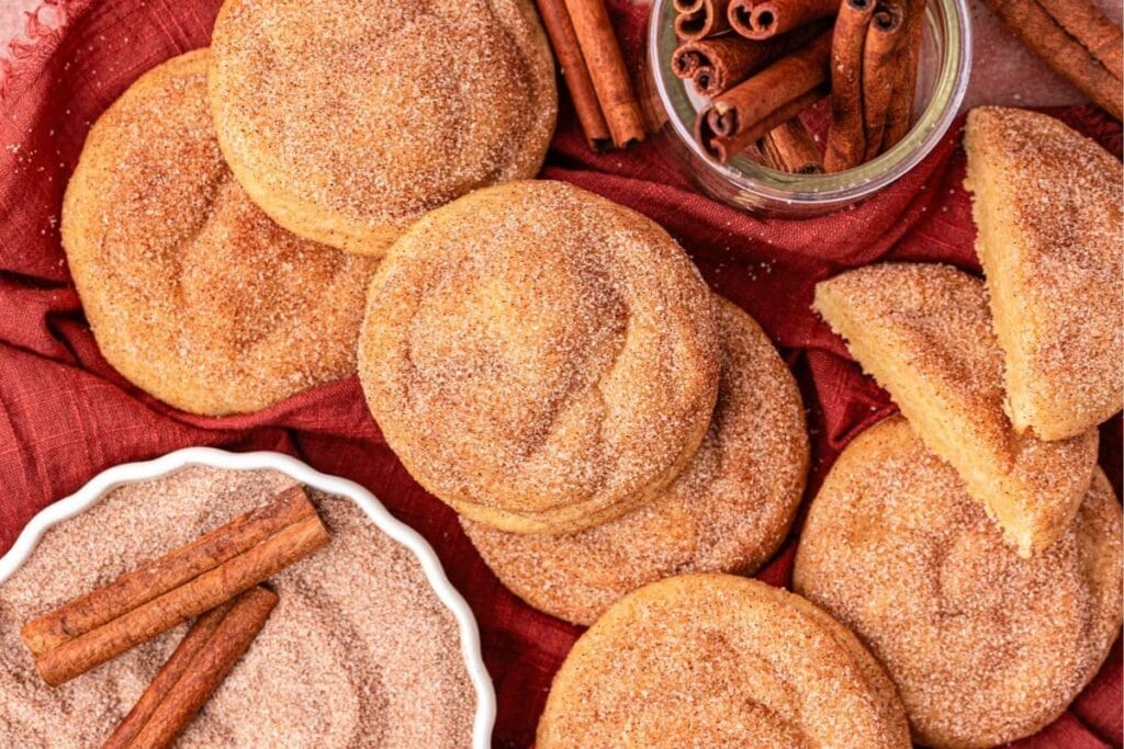 Snickerdoodle cookies dusted with cinnamon and sugar.