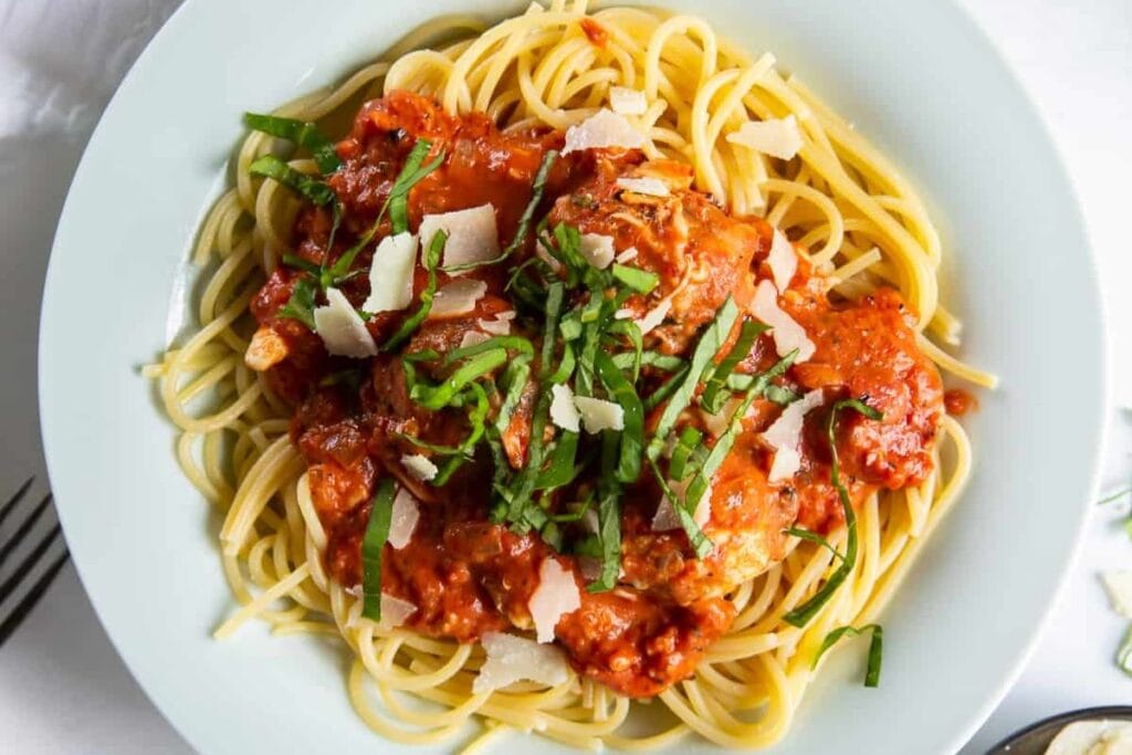 Pasta with meatballs.