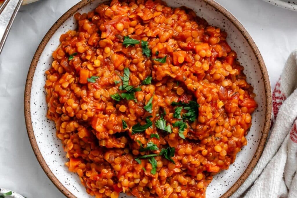 Lentil bolognese on a plate.