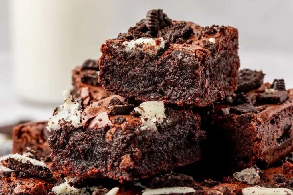 Close up shot of Oreo brownies.