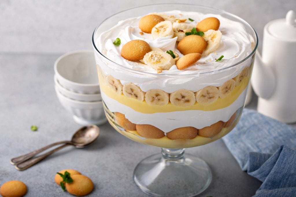 Banana pudding trifle in a large dish.