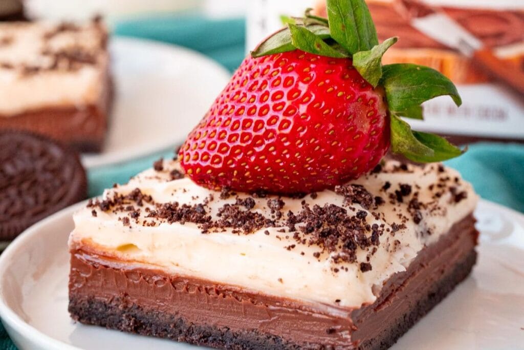 Nutella cheesecake bar with strawberry.