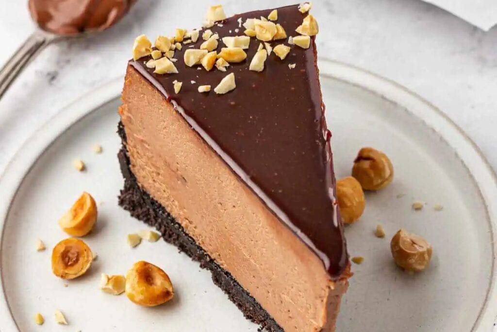A slice of nutella cheesecake on a plate.