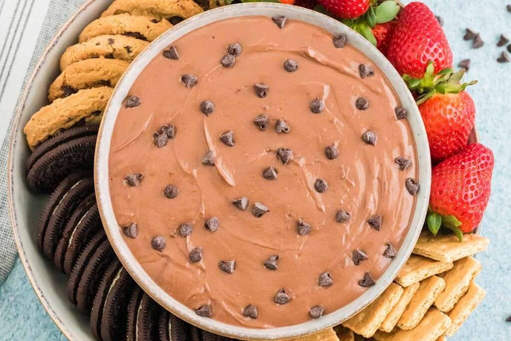 A bowl of nutella dip.
