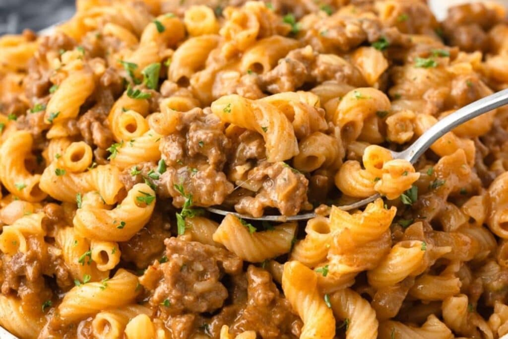 close up shot of one pot cheeseburger macaroni.