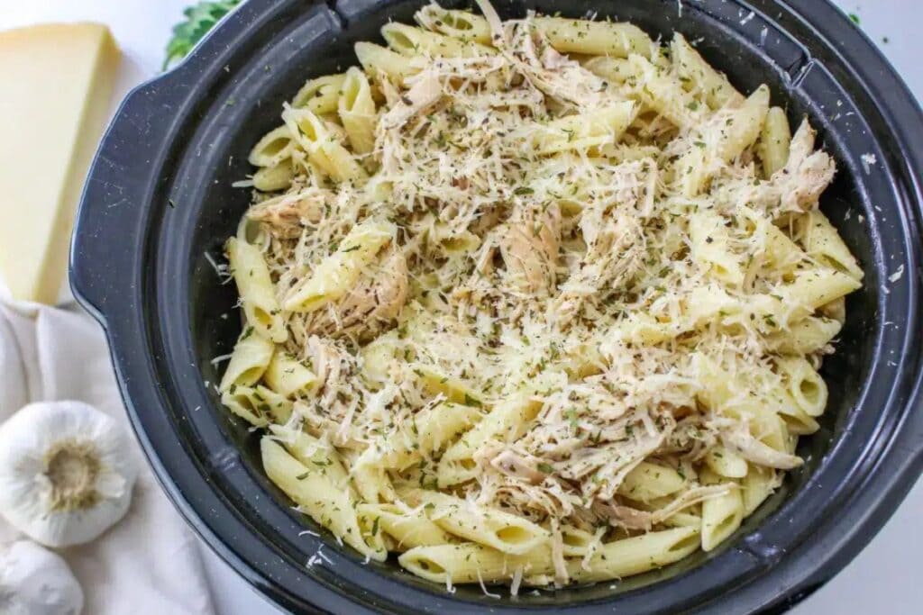 Garlic parmesan chicken pasta in a crockpot.