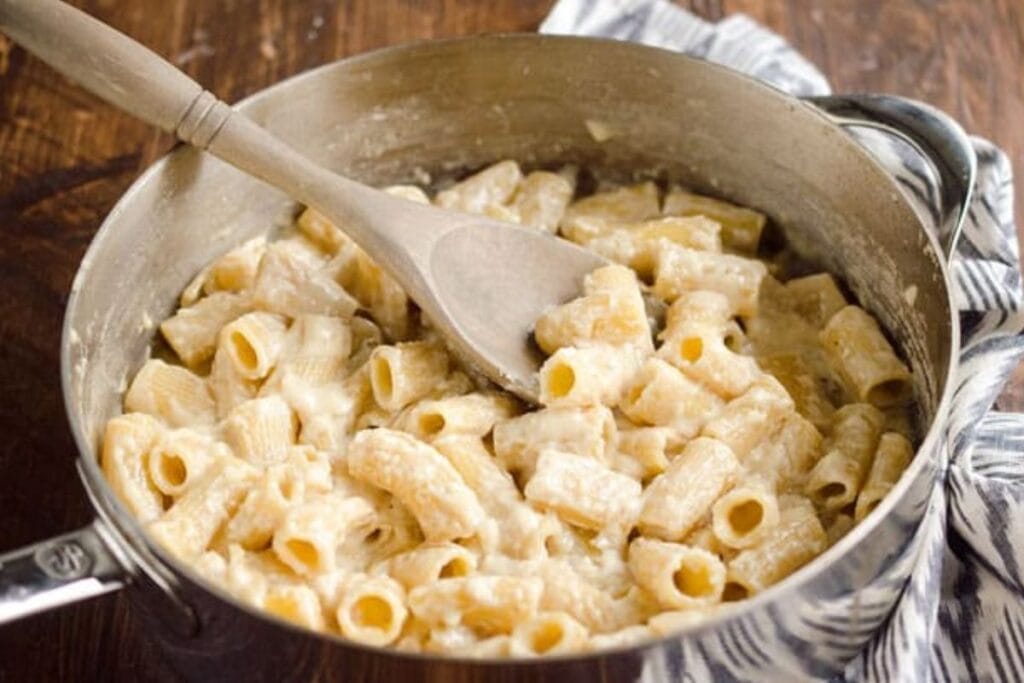 A close up shot of rigatoni.