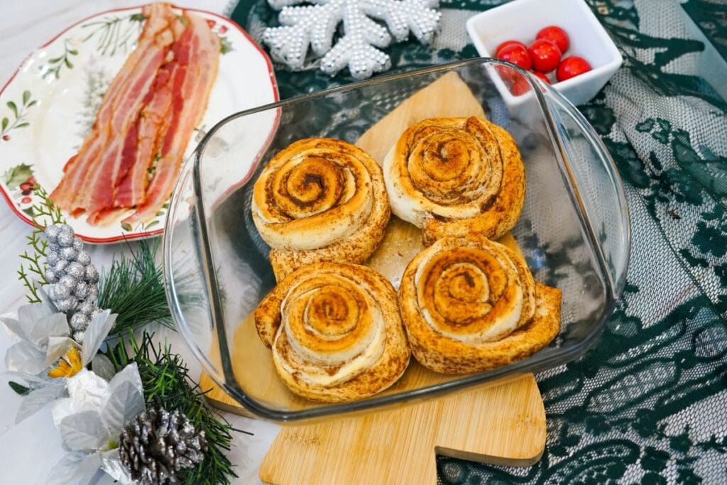 Close up shot of cinnamon rolls.