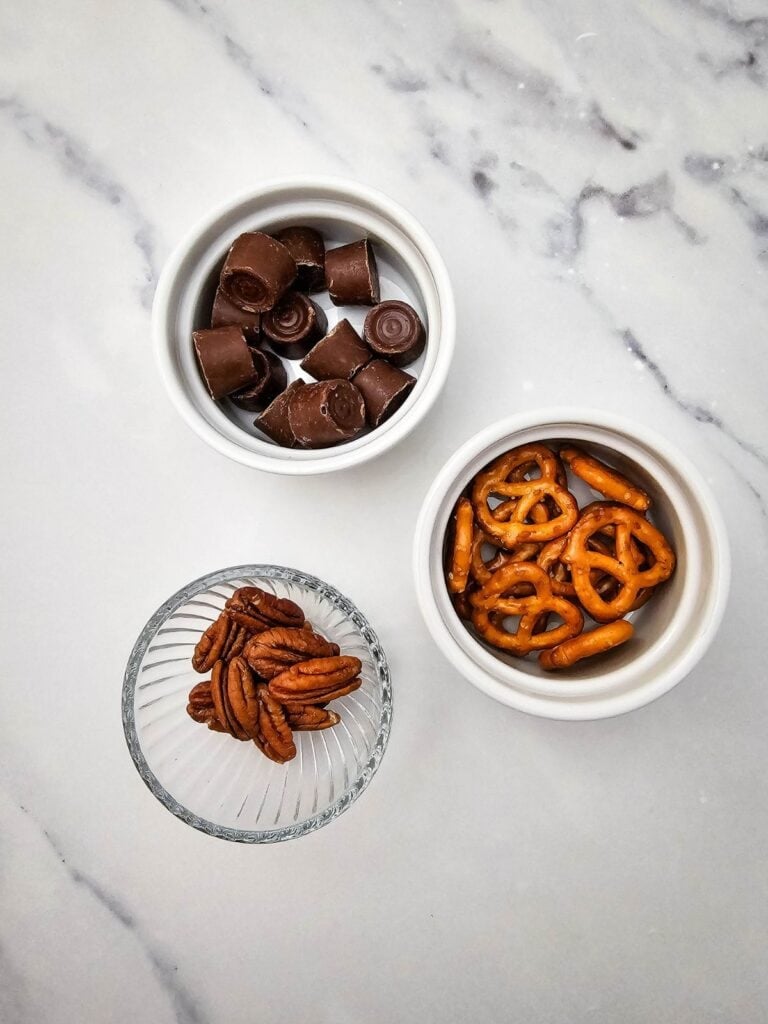 Ingredients for Rolo pretzels.