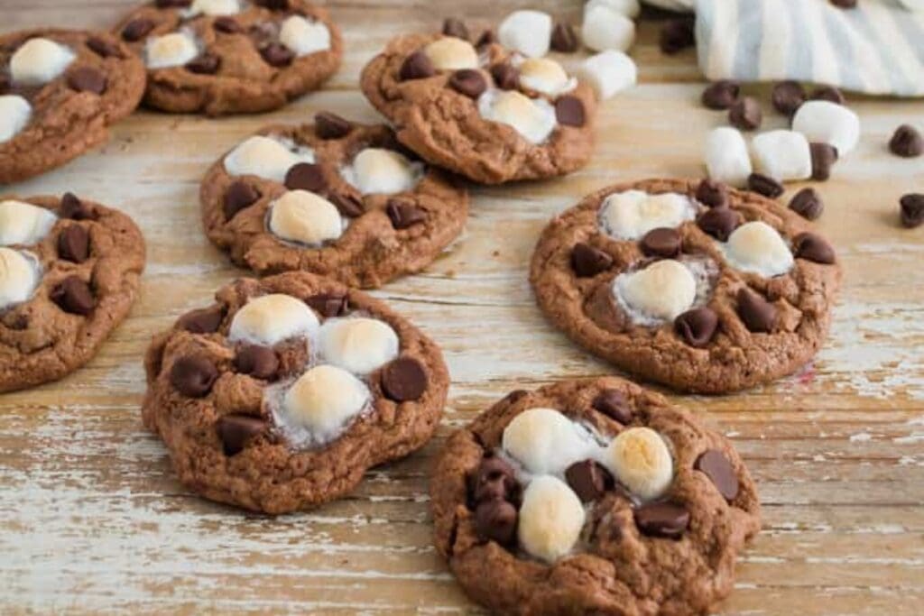 Mississippi mud cookies on a wooden table.