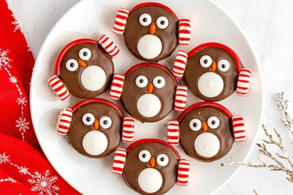 A close up shot of penguin Oreos.