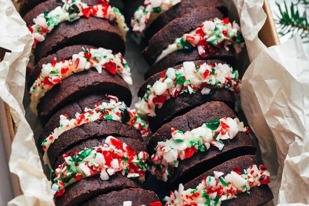 A close up shot of sandwich cookies.