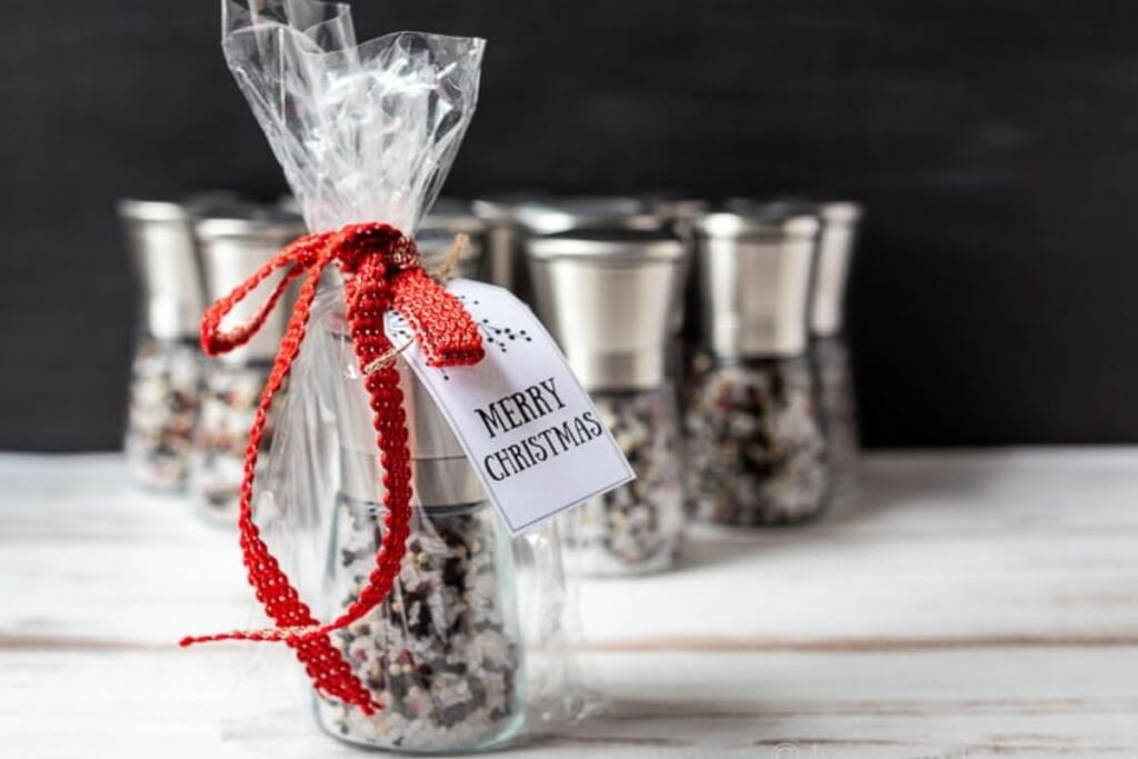 A close up shot of salt and pepper gift.