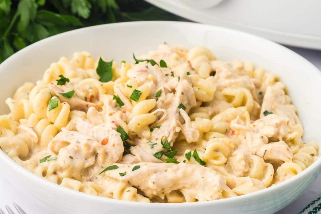 A close up shot of garlic parmesan chicken pasta.