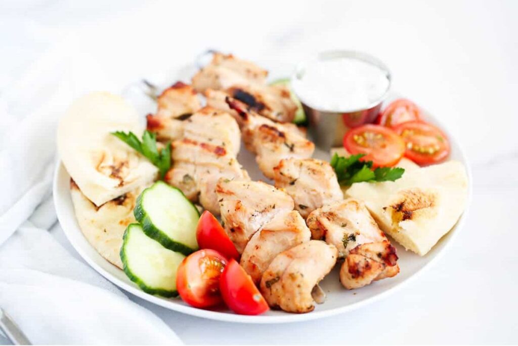 A close up shot of chicken kabobs.