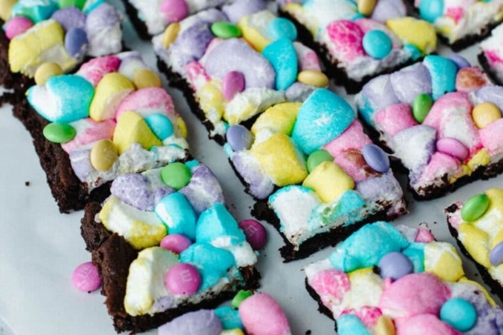 A close up shot of peep bars.