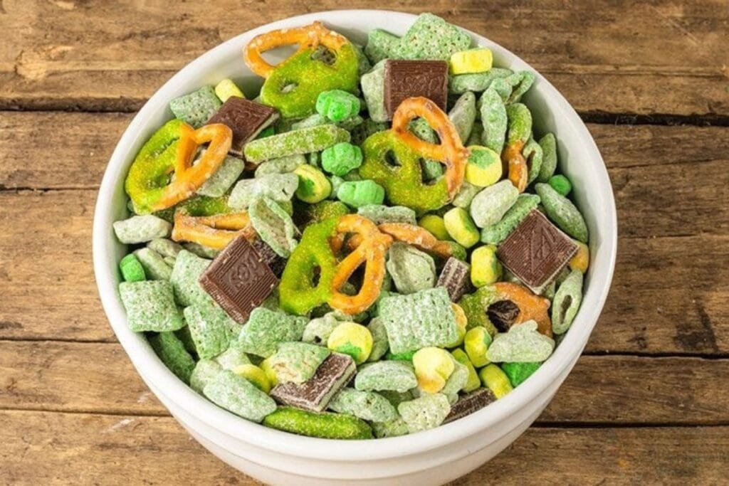 Leprechaun munch mix snack in a bowl.