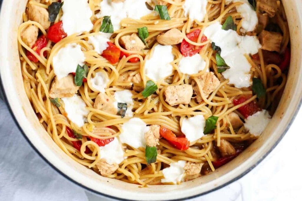 Caprese pasta in a pot.