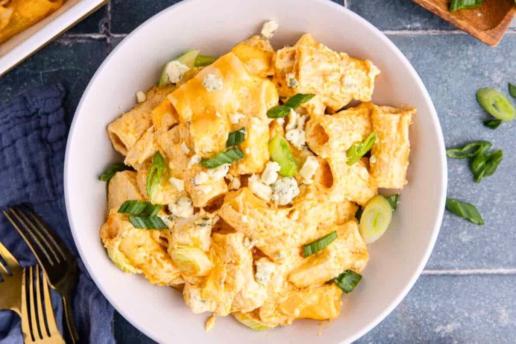 A close up shot of chicken pasta.