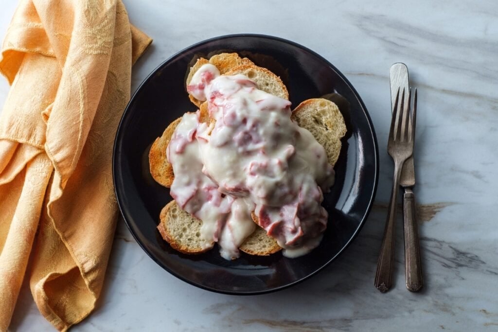 Creamed chipped beef on toast on a plate.