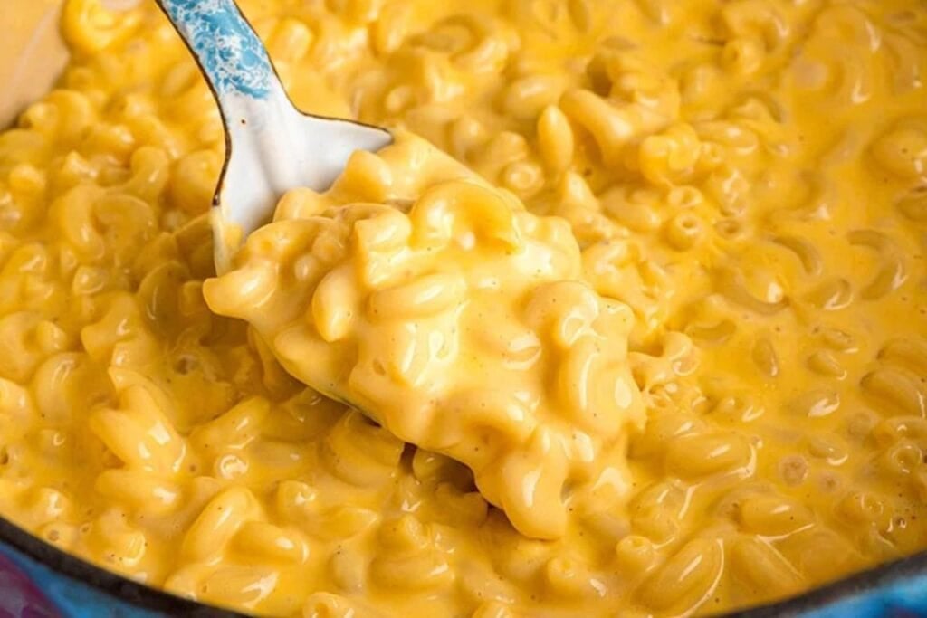 Spoonful of creamy macaroni and cheese.