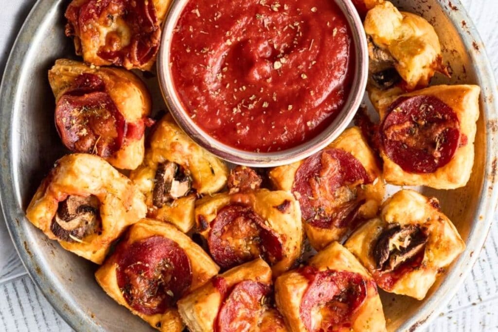A close up shot of puff pastry pizza bites.
